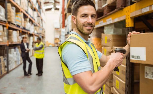 Data Management System (DMS) with Business Analytics concept. businessman working with provide information for Key Performance Indicators (KPI) and marketing analysis onn virtual computer